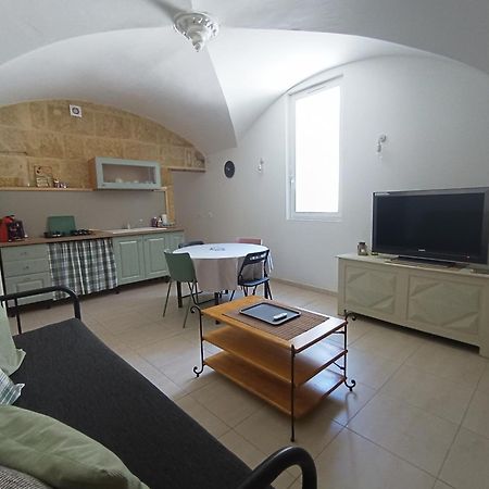 Dans Maison De Maitre, Appartement Independant. Montfrin ภายนอก รูปภาพ