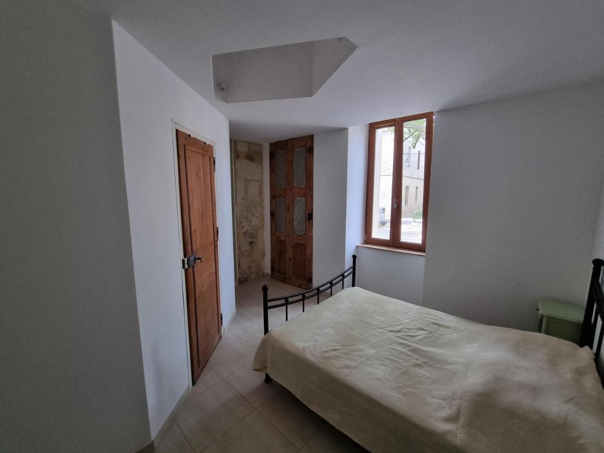 Dans Maison De Maitre, Appartement Independant. Montfrin ภายนอก รูปภาพ