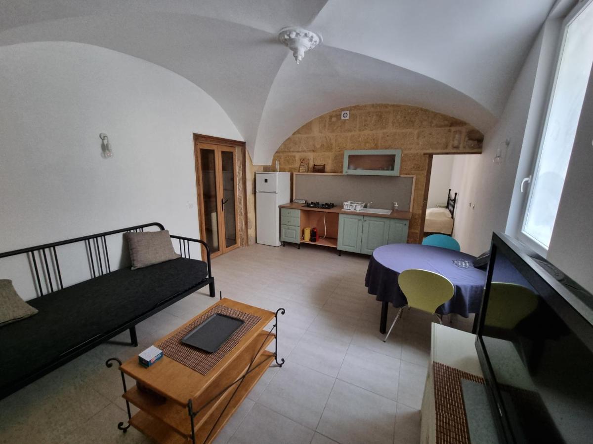 Dans Maison De Maitre, Appartement Independant. Montfrin ภายนอก รูปภาพ