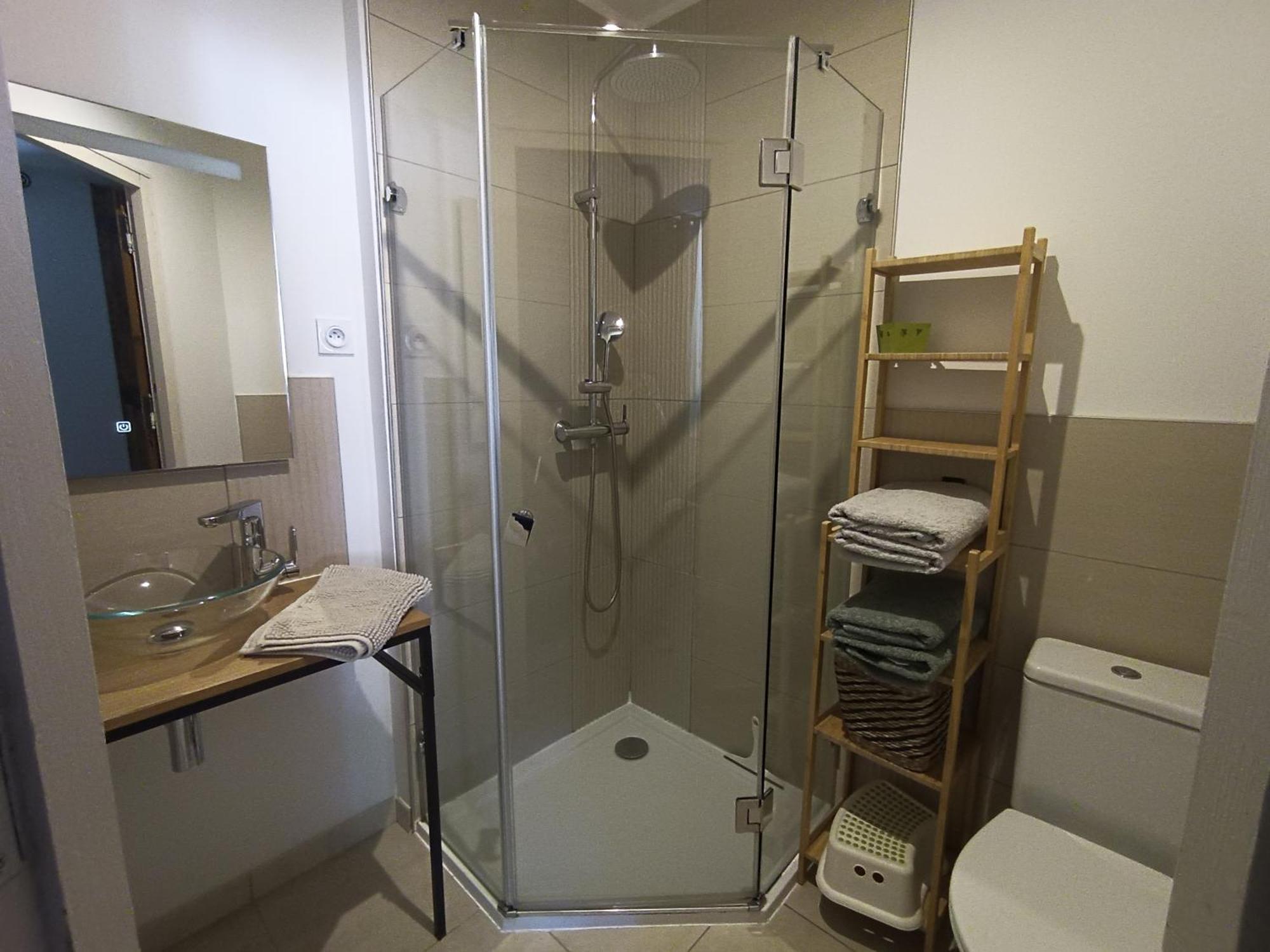 Dans Maison De Maitre, Appartement Independant. Montfrin ภายนอก รูปภาพ
